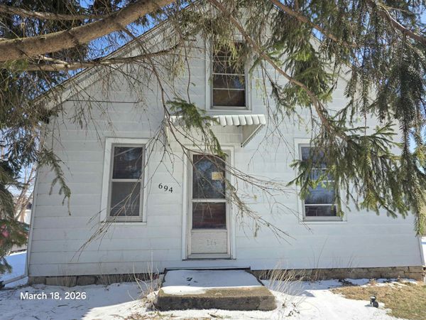 694 Montgomery Avenue, EAST DUBUQUE, IL 61025