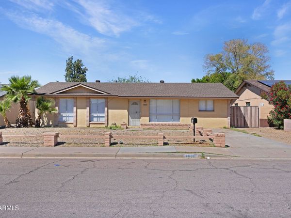 1826 W BEHREND Drive, Phoenix, AZ 85027