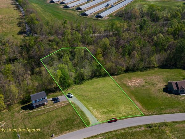 2862 Wixtown Rd , Westmoreland, TN 37186