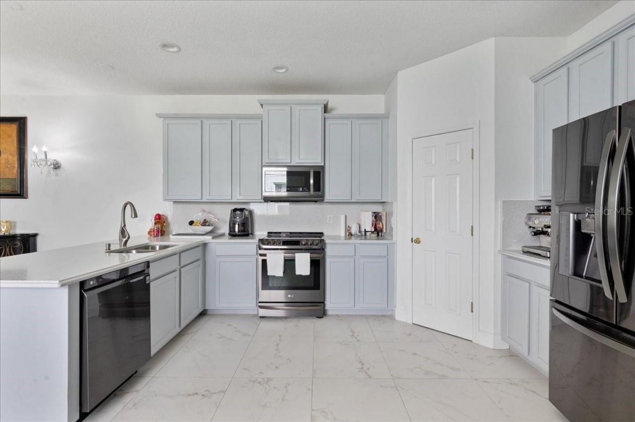 4445 Amberly Oaks Court, Tampa, FL 33614 Photo