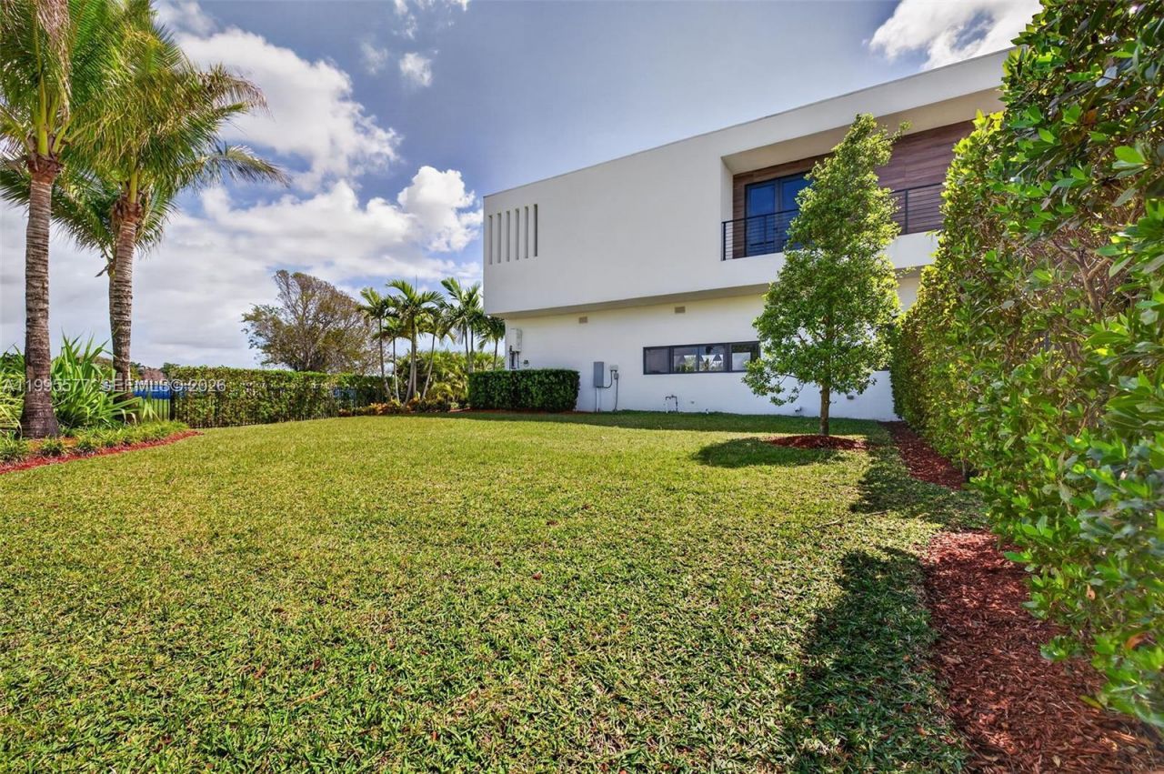 16709 Botaniko Drive North , Weston, FL 33326 Photo