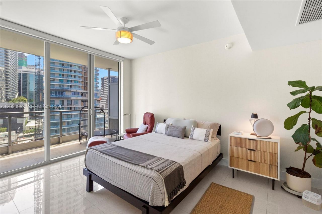 92 SW 3rd St, Unit 1202, Miami, FL 33130 Photo