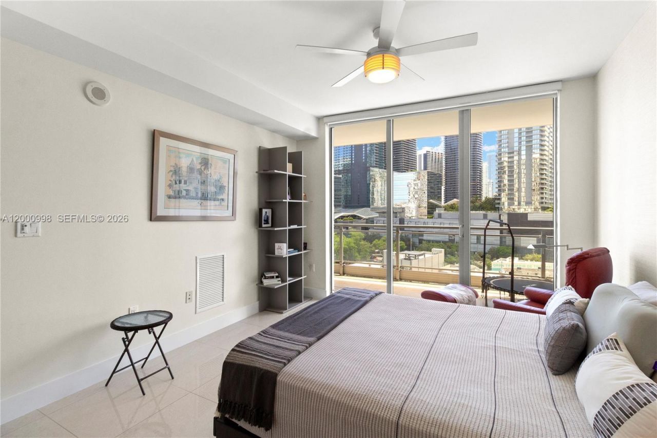 92 SW 3rd St, Unit 1202, Miami, FL 33130 Photo