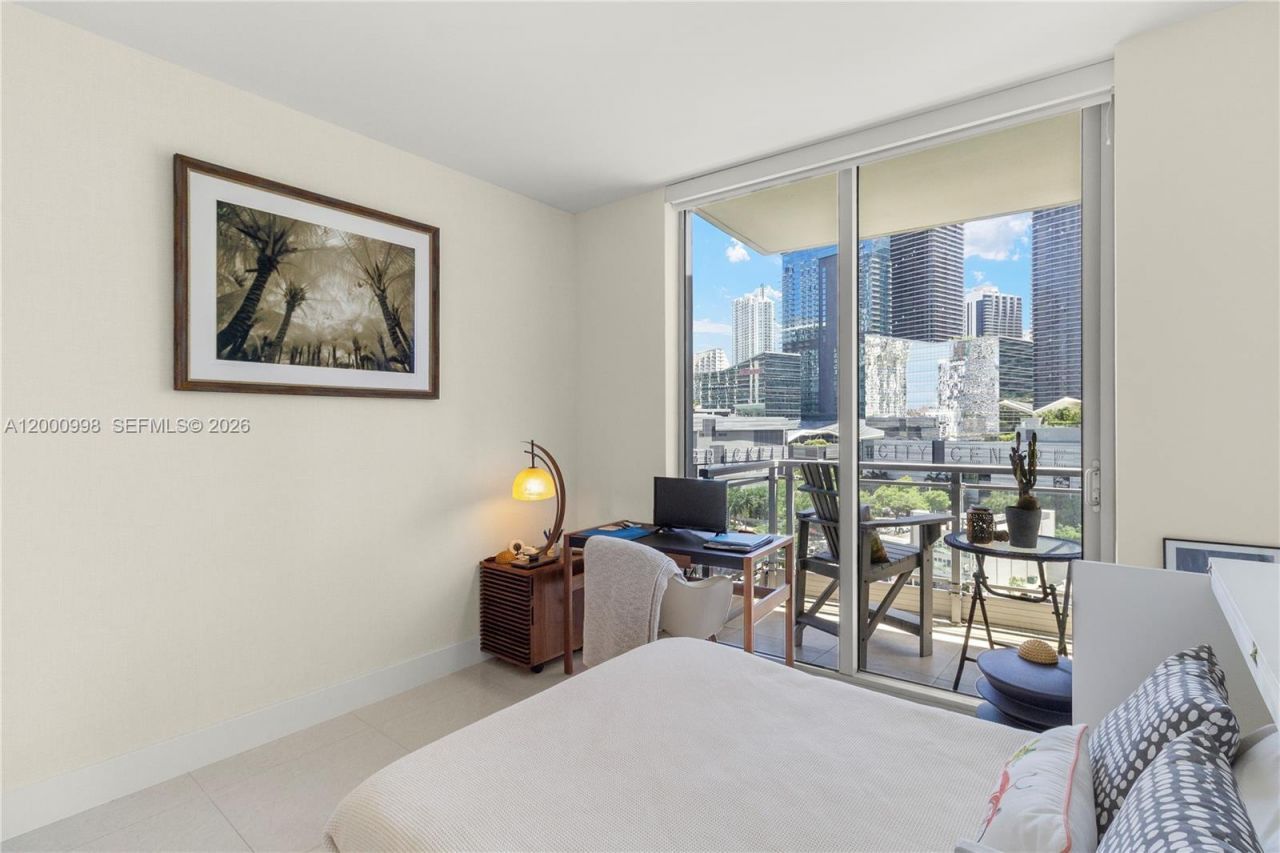 92 SW 3rd St, Unit 1202, Miami, FL 33130 Photo