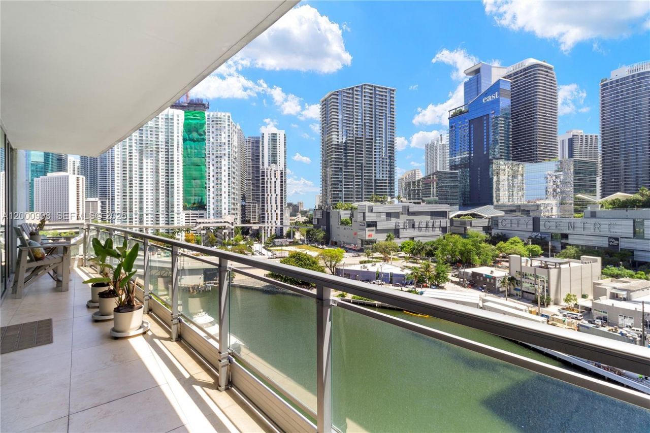 92 SW 3rd St, Unit 1202, Miami, FL 33130 Photo