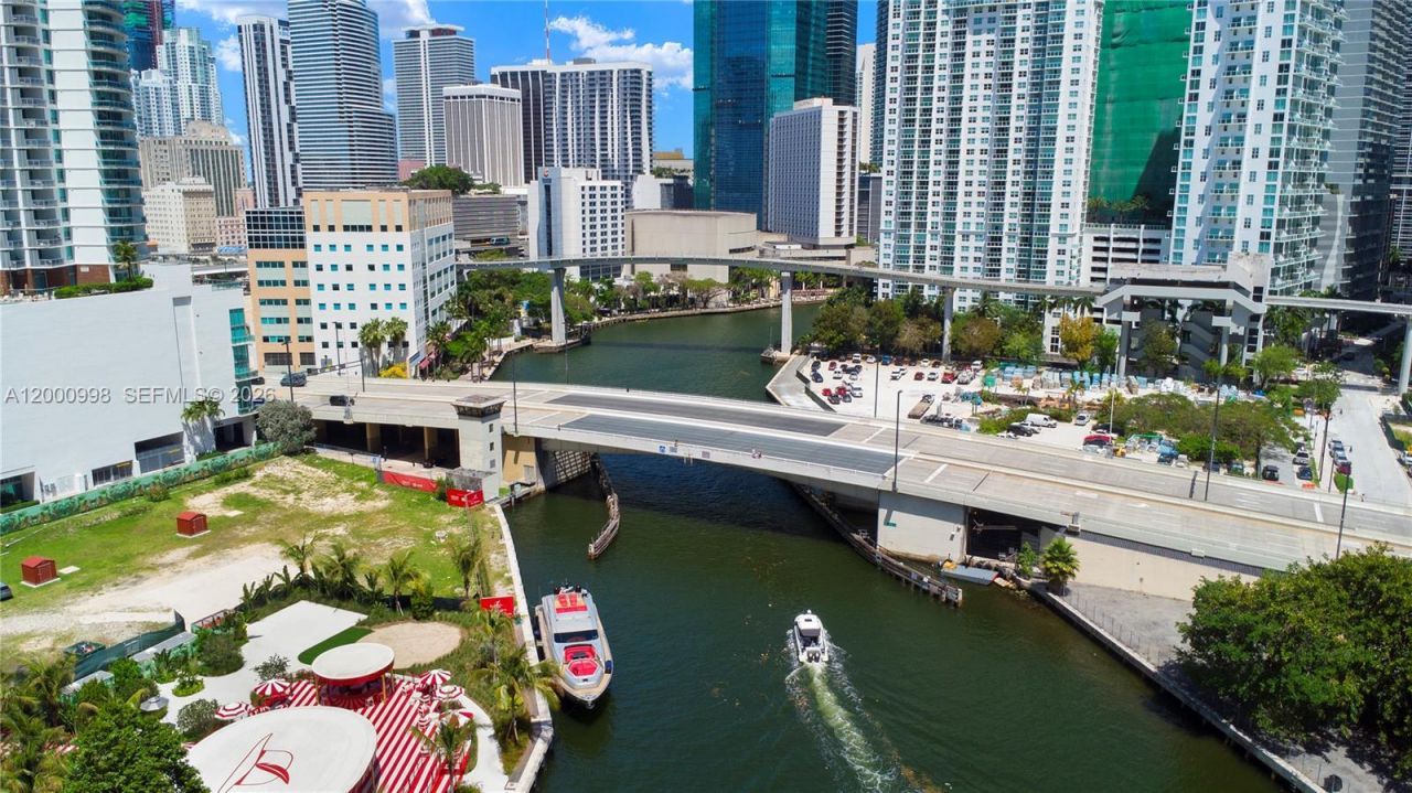 92 SW 3rd St, Unit 1202, Miami, FL 33130 Photo