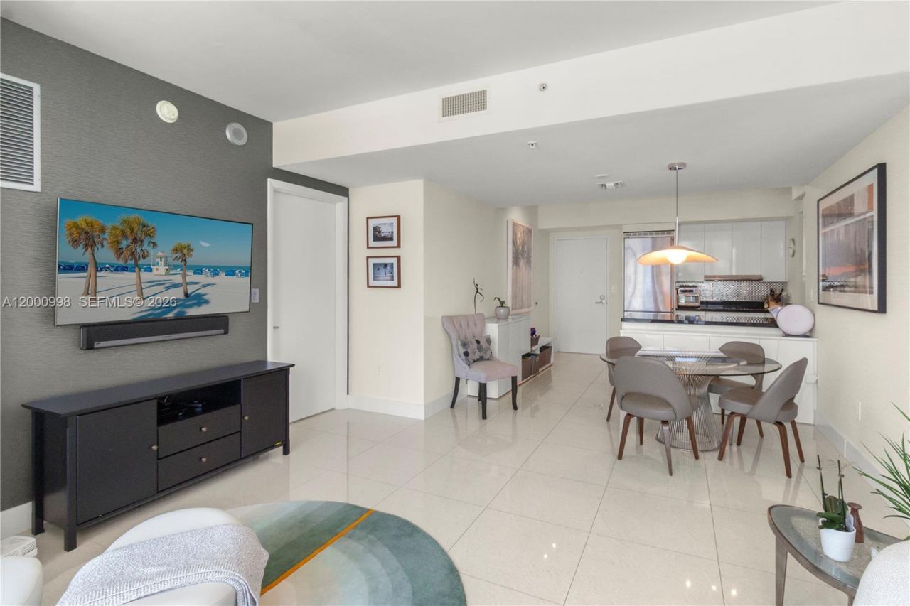 92 SW 3rd St, Unit 1202, Miami, FL 33130 Photo