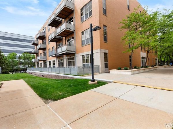 630 Emerson Road, Unit 404, Creve Coeur, MO 63141