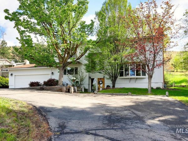 5380 W Hill Rd, Boise, ID 83703