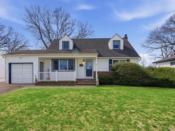 120 Willow Street, Massapequa Park, NY 11762