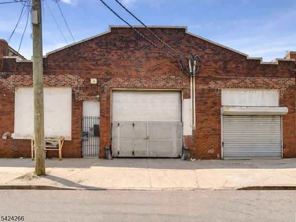 41 Malvern St, Newark, NJ 07105