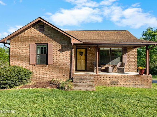 939 Fowler St, Clinton, TN 37716