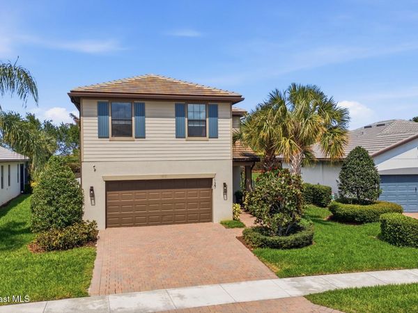 127 SE Courances Drive, Port St. Lucie, FL 34984