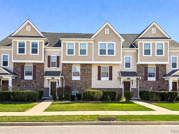 3211 Johanna Ware, Wixom, MI 48393