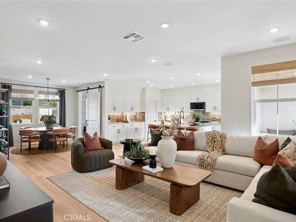 727 E. Route 66, Glendora, CA 91740