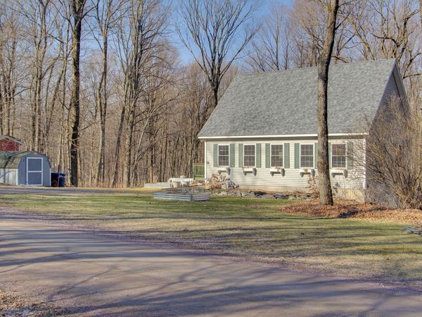 47 Lovers Lane, Grand Isle, VT 05458