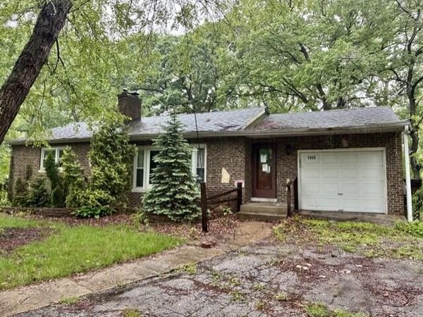 1000 E 61st Place, Merrillville, IN 46410