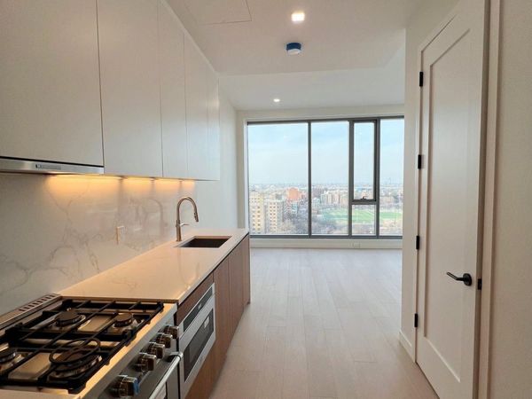 35-32 Leavitt Street, Unit 11M, Flushing, NY 11354