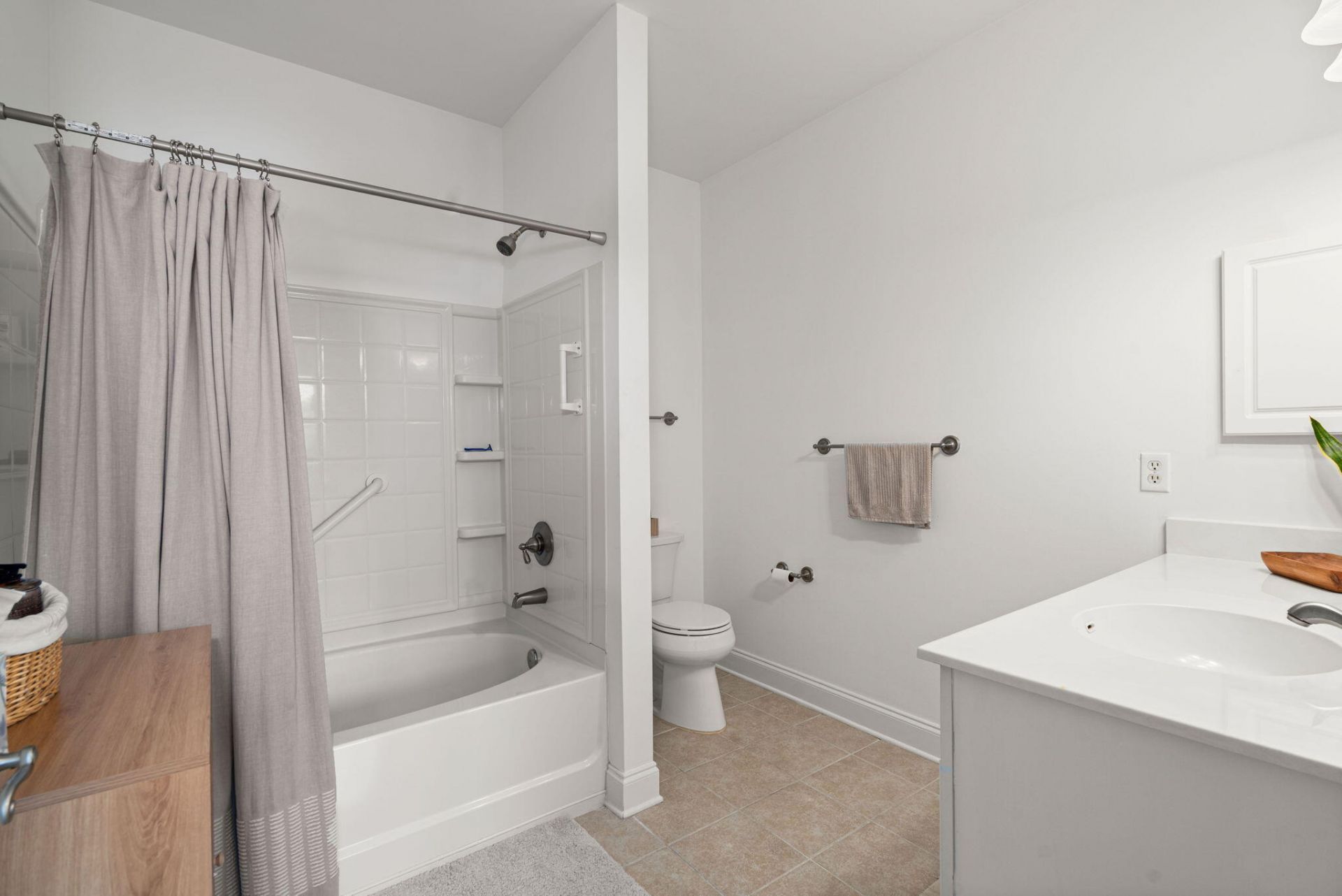 2244 Ashley Crossing Drive Photo 23