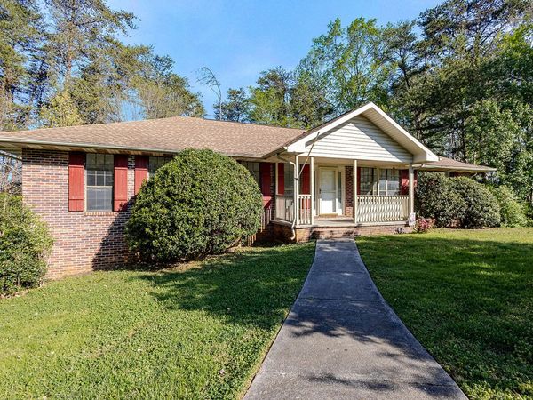 1421 Lincolnshire Drive , Maryville, TN 37803