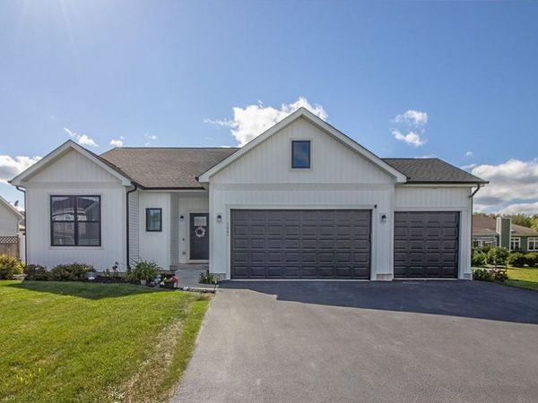 1005 Joel Lane , Genoa, IL 60135