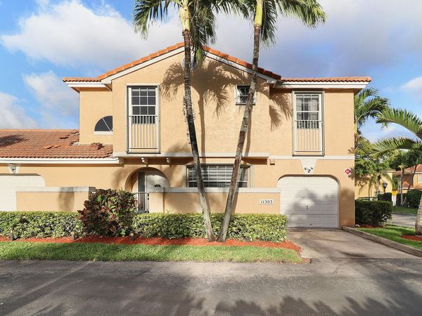 11303 Lakeview Drive, Unit 8-m, Coral Springs, FL 33071