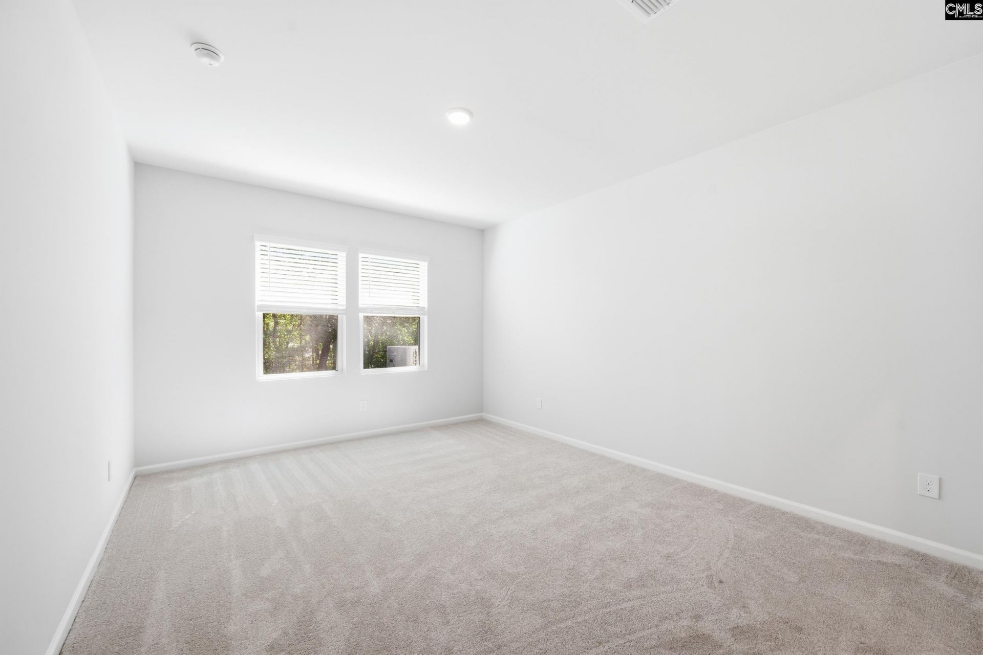446 Edith Court Photo 16