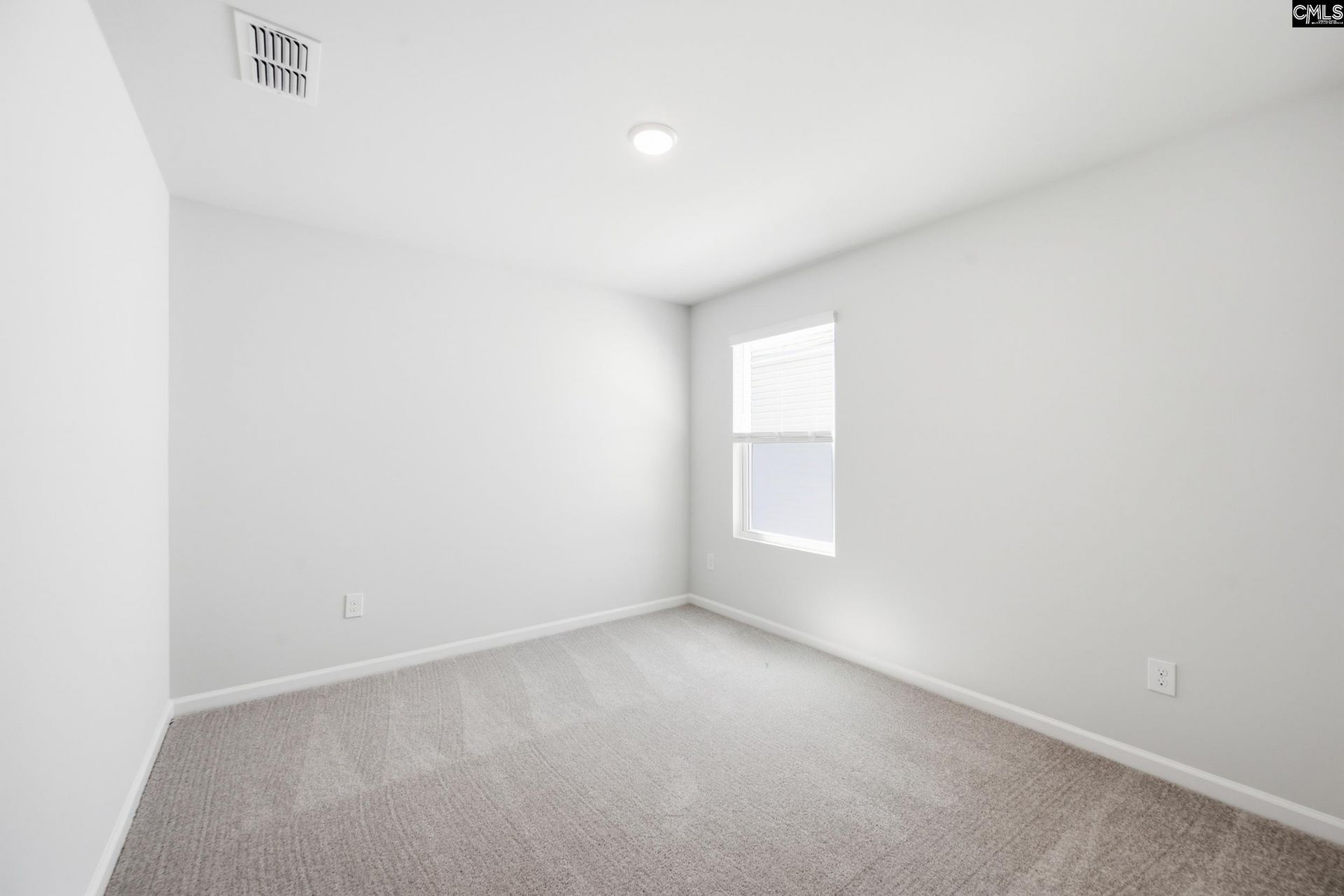 446 Edith Court Photo 32