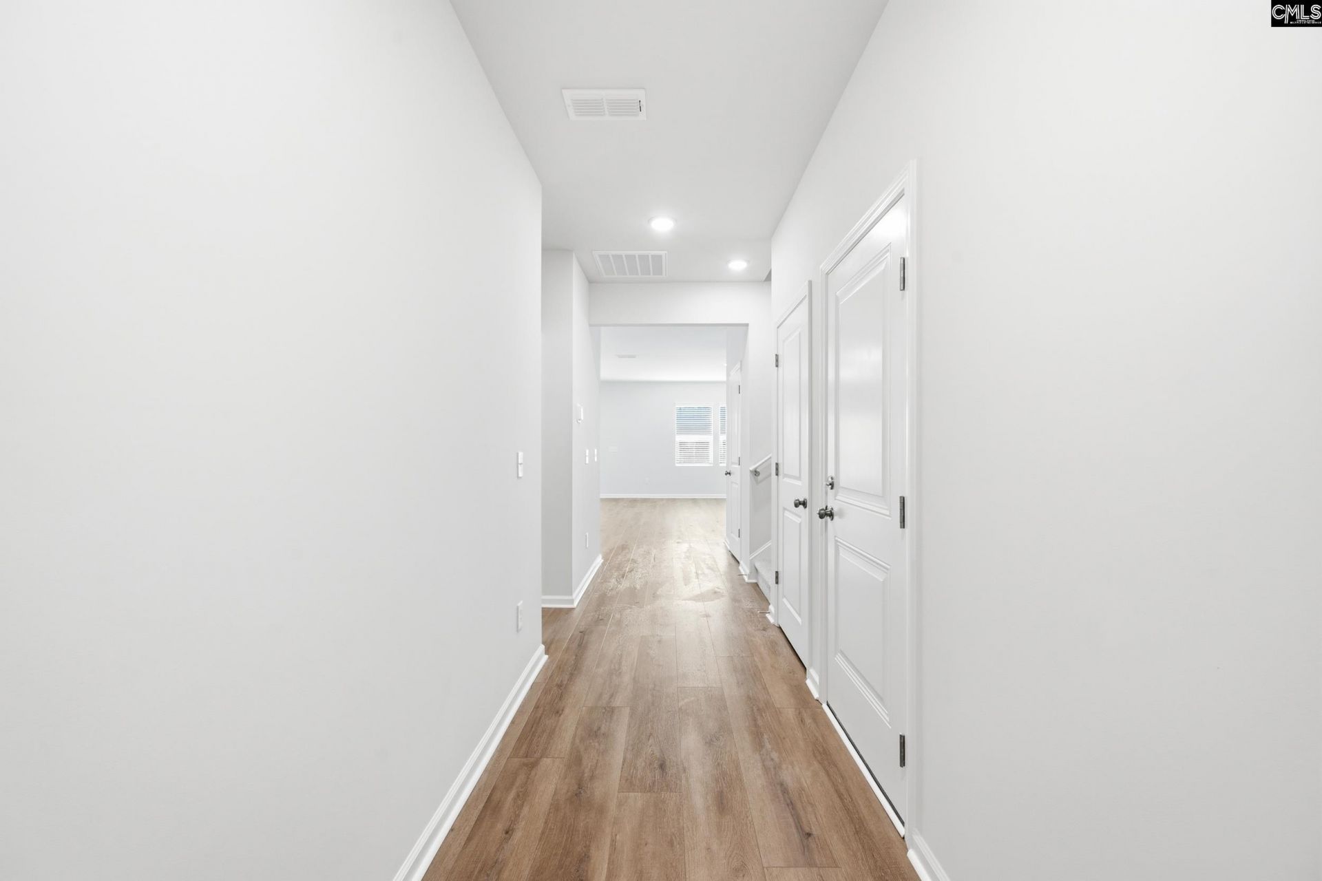 446 Edith Court Photo 4