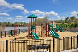 446 Edith Court photo 4