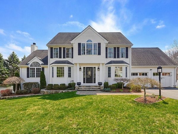 19 Harmony Trl, Hopedale, MA 01747
