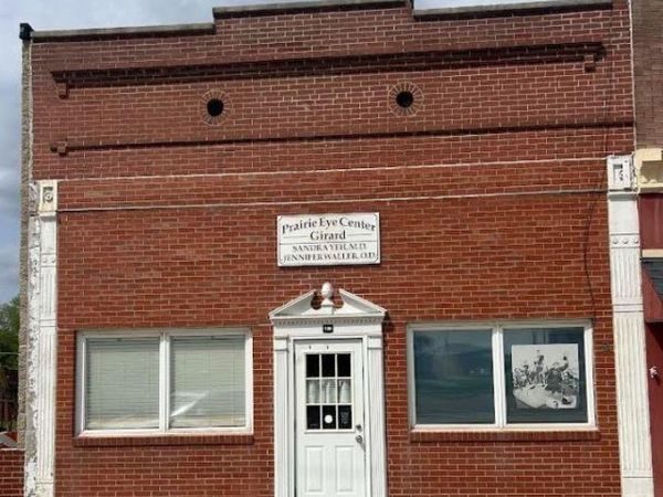 130 W CENTER Street, Girard, IL 62640