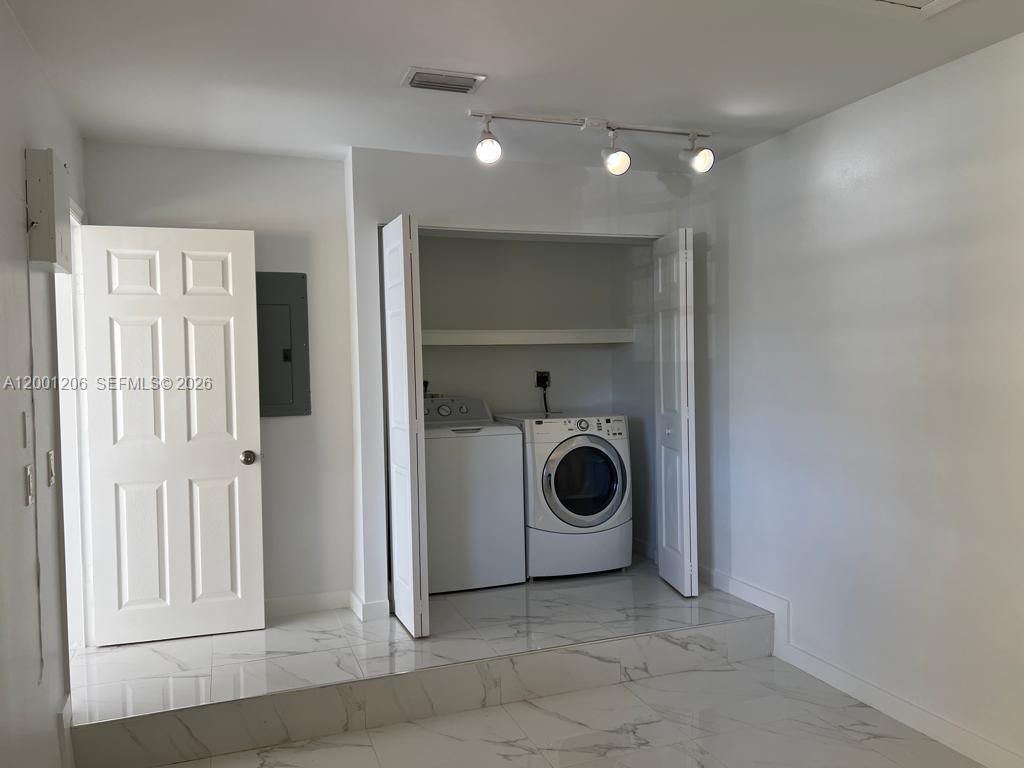 1125 NE 210th Ter, Miami, FL 33179 Photo