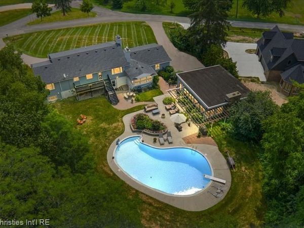 3060 Chickering Lane, Bloomfield Hills, MI 48302