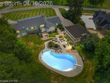 3060 Chickering Lane, Bloomfield Hills, MI 48302