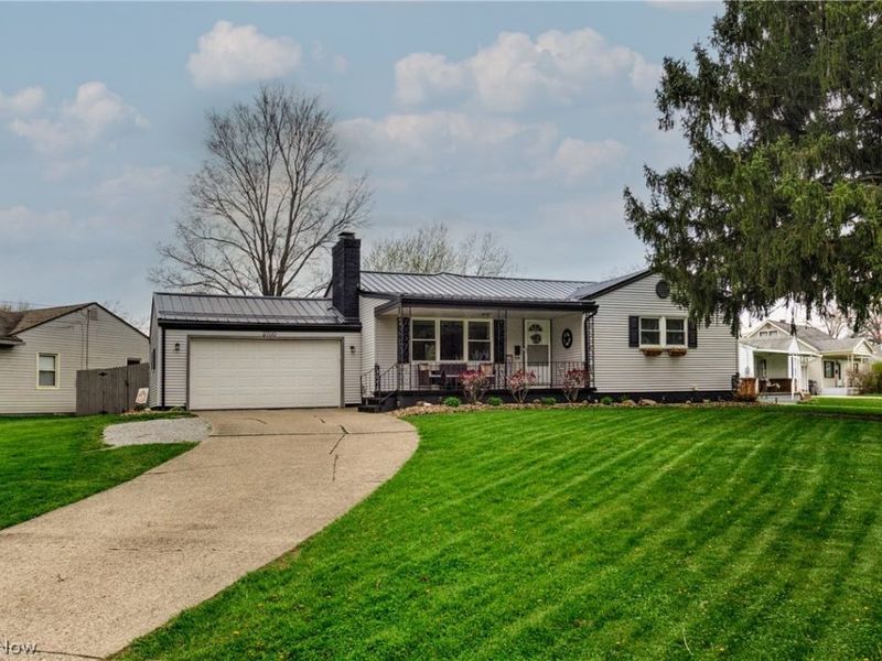 2700 Christine Lane, Youngstown, OH 44511 Photo 1