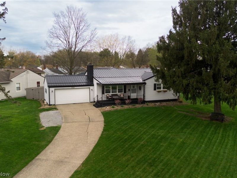 2700 Christine Lane, Youngstown, OH 44511 Photo 2