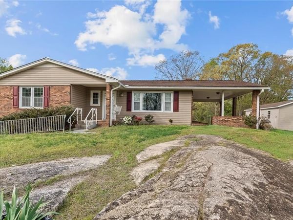 1512 Pittman Street , Mount Airy, NC 27030