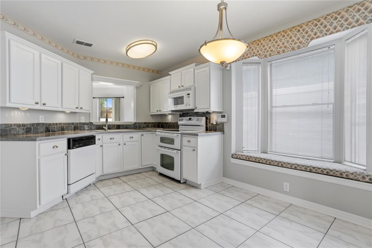 353 Lakebreeze Circle, Lake Mary, FL 32746 Photo