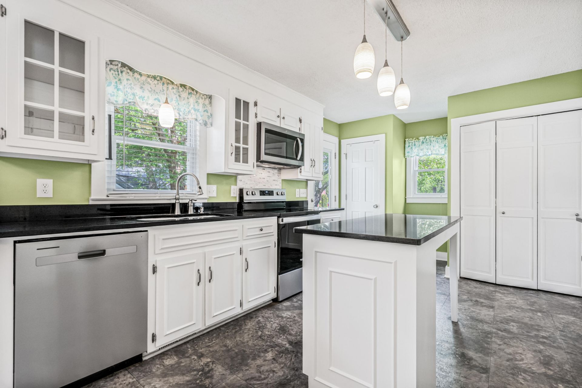 609 Black Oak Boulevard Photo 14