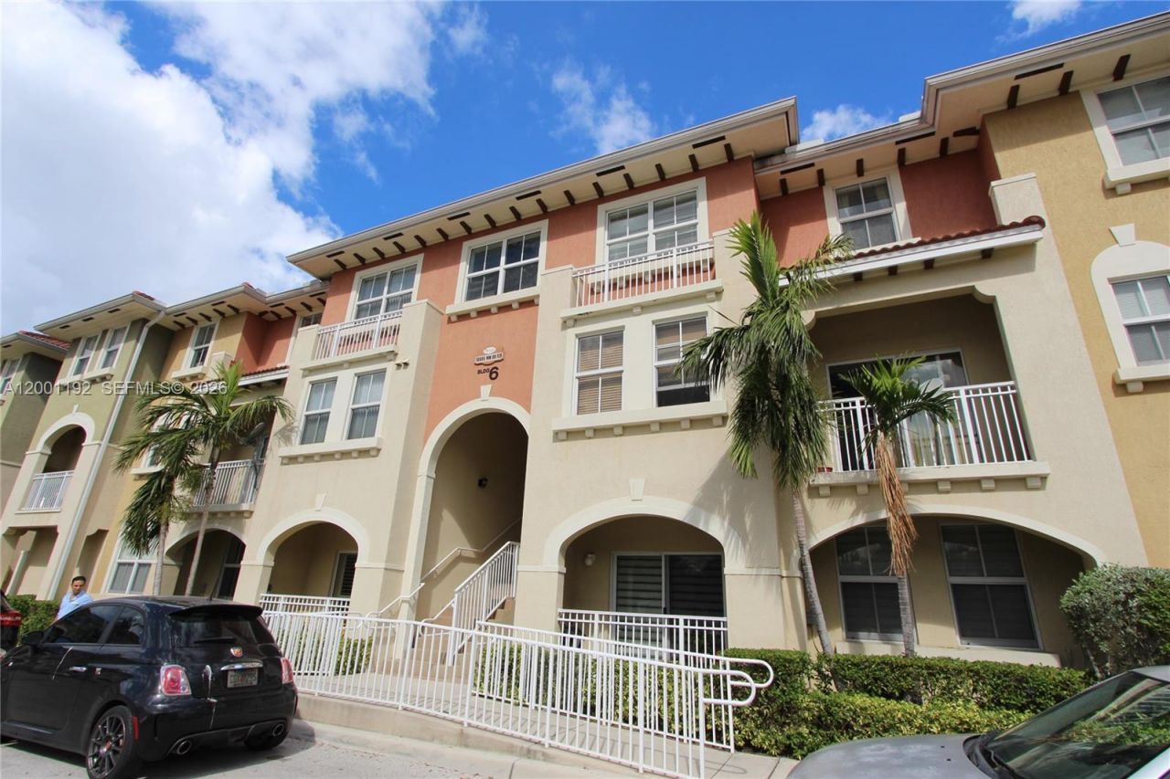 10885 NW 89th Ter, Unit 221, Doral, FL 33178 Photo