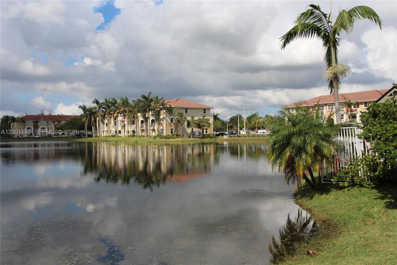 10885 NW 89th Ter, Unit 221, Doral, FL 33178 Photo