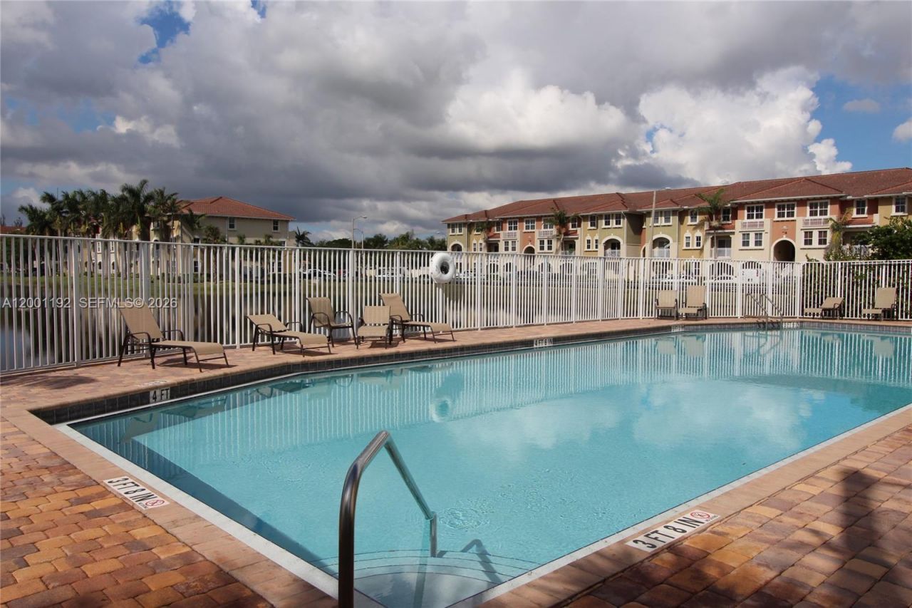10885 NW 89th Ter, Unit 221, Doral, FL 33178 Photo