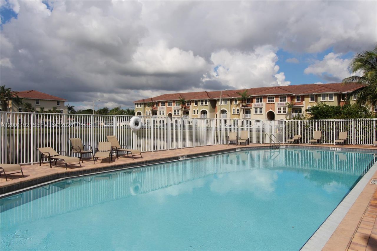 10885 NW 89th Ter, Unit 221, Doral, FL 33178 Photo