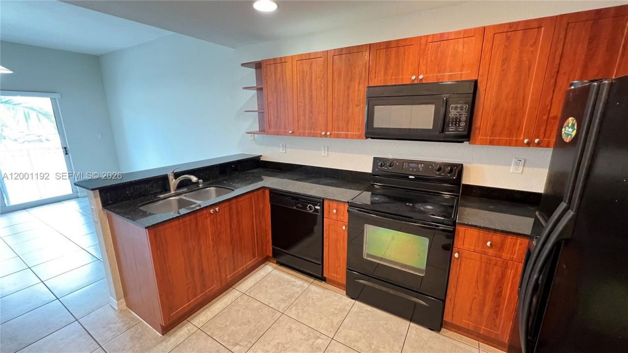 10885 NW 89th Ter, Unit 221, Doral, FL 33178 Photo