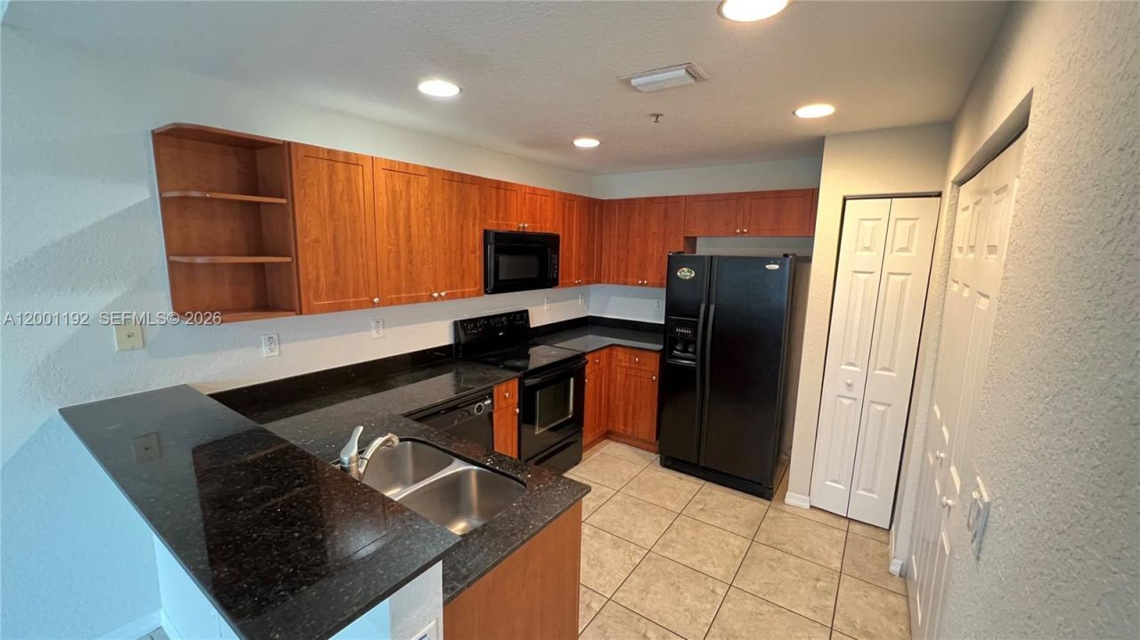 10885 NW 89th Ter, Unit 221, Doral, FL 33178 Photo