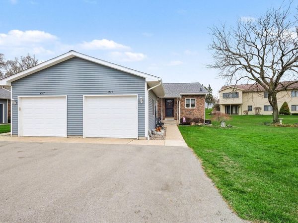 4549 N Valley Drive NE, Grand Rapids, MI 49525