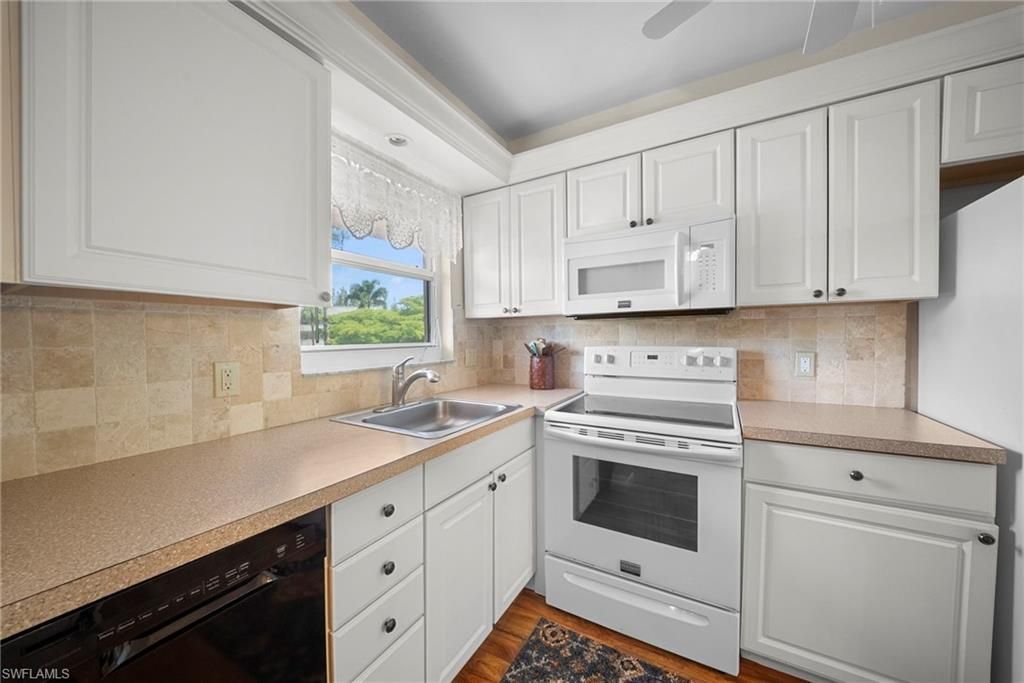 400 Forest Lakes Blvd, Unit 204, Naples, FL 34105 Photo