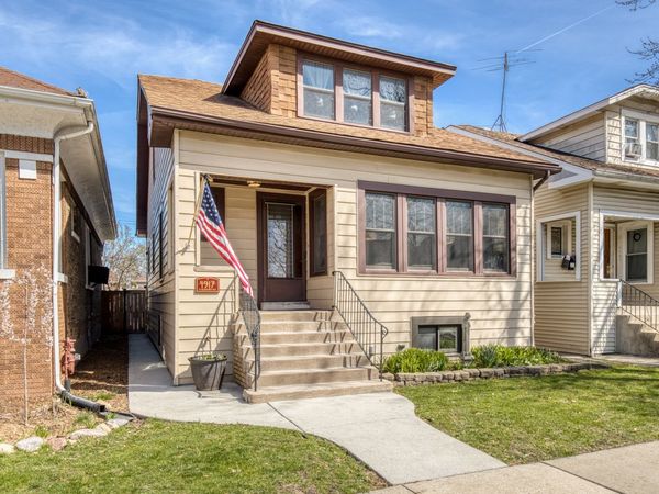 4917 N Kilbourn Avenue, Chicago, IL 60630