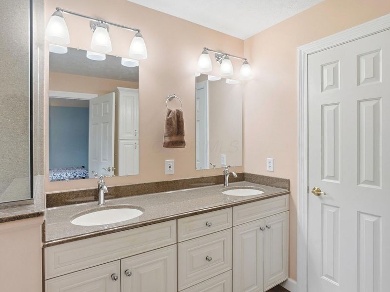 5547 Villas Drive, Unit 4D, Dublin, OH 43017 Photo 13